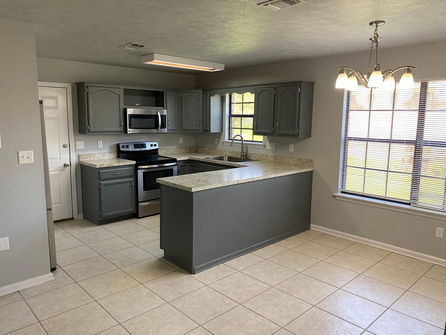 4 bed, 1607 sqft, $2,000 — Photo 3