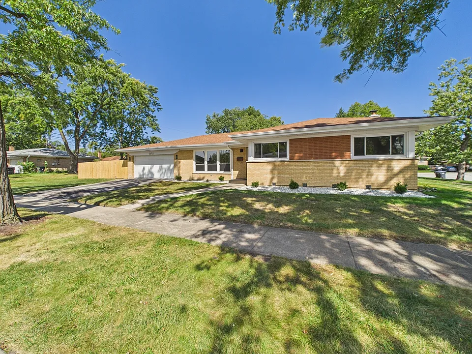 16712 Elm St