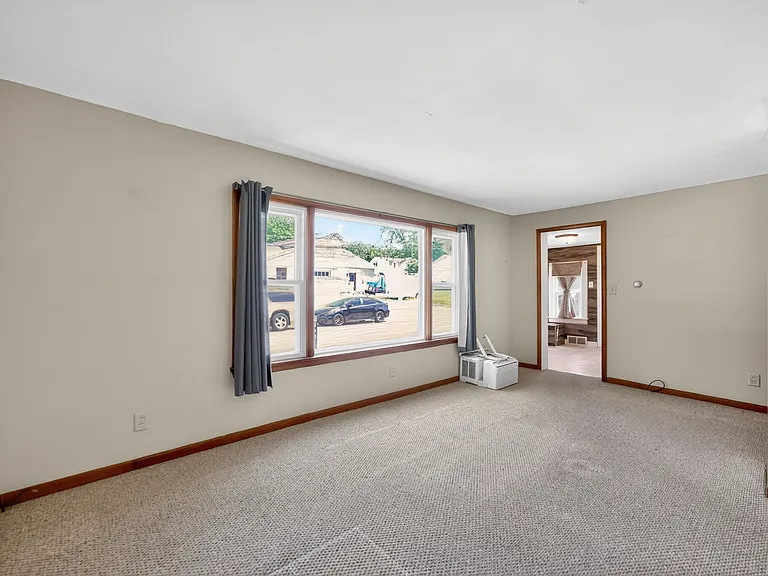 221 Ellen St #221 — Photo 10