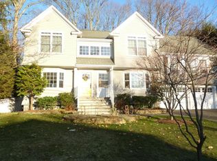 26 Deepwood Ln, Norwalk, CT 06854