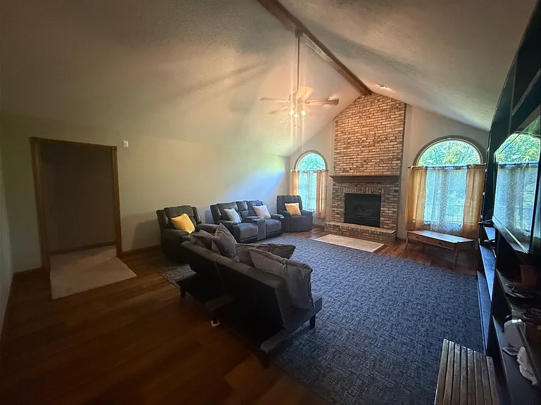 1007 New Harmony Dr — Photo 5