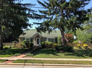 1002 Tyrus Ct, Merrick, NY 11566