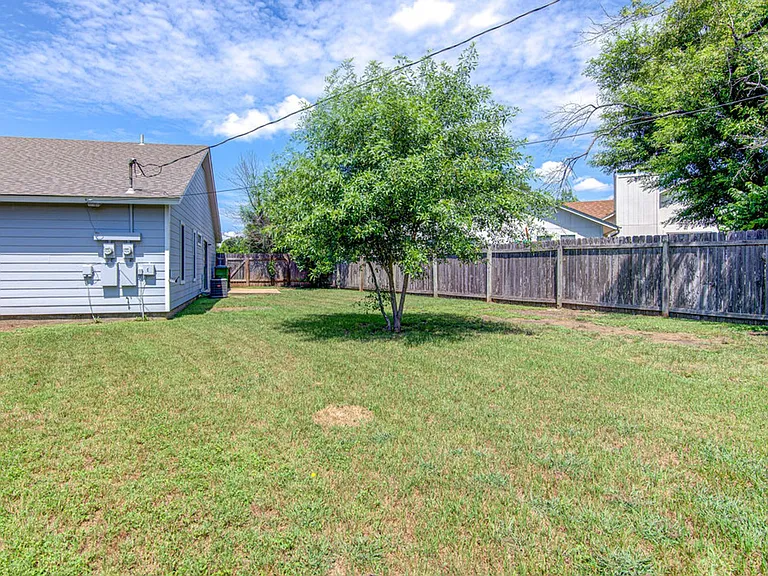 1603 Dale Cv — Photo 21