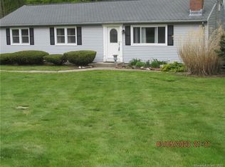 10 Wapping Rd E, Broad Brook, CT 06016