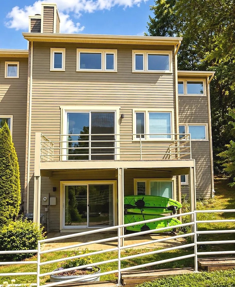 4 bed, 3.5 bath, 2888 sqft, $4,600 — Photo 1