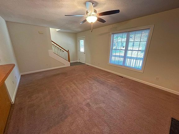 4th image of 605 Avery St