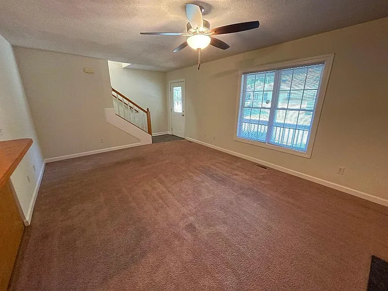 605 Avery St — Photo 4