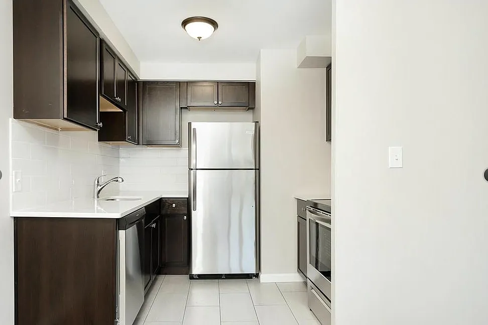 3330 Greenfield Rd — Photo 2