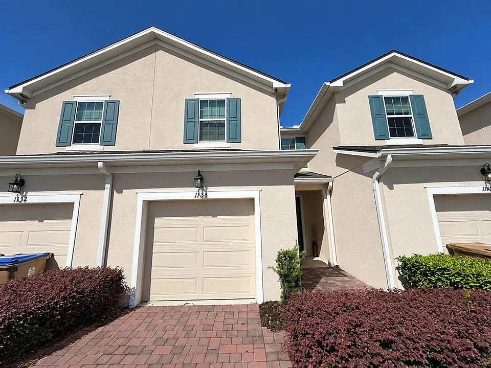 1136 Lakeshore Breeze Pl