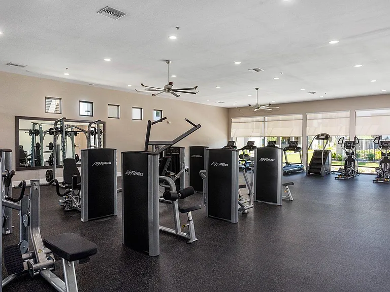 Avari Modern Apartments — Photo 42