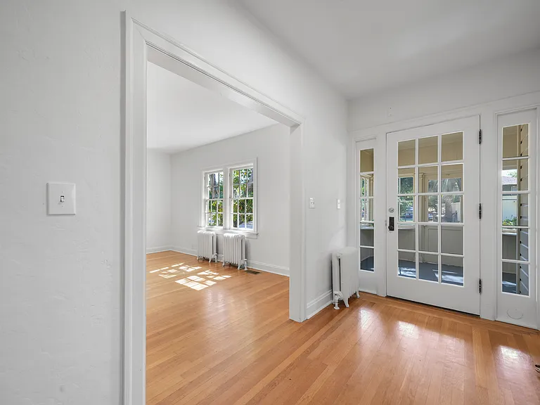 1006 Azuar Dr — Photo 7