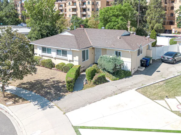 18240 Weddington St, Tarzana, CA 91356