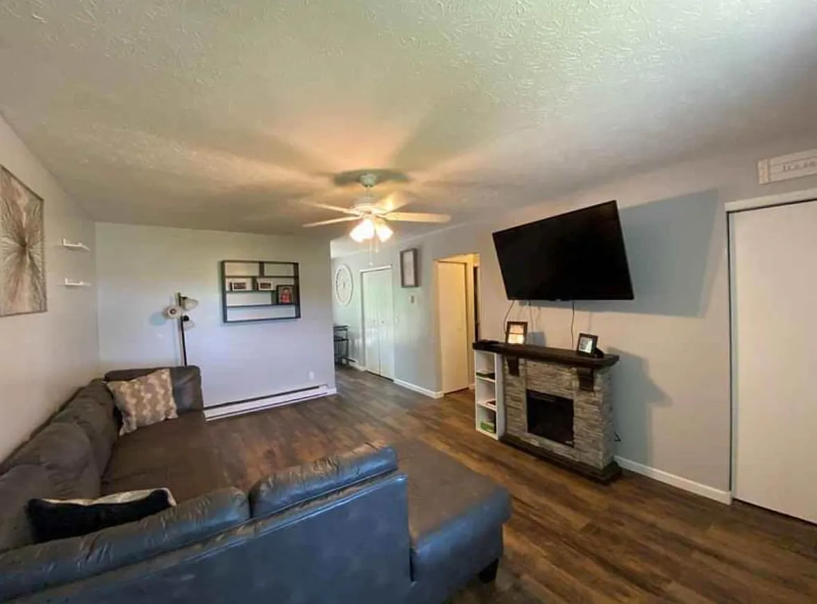 2 bed, $795 — Photo 2