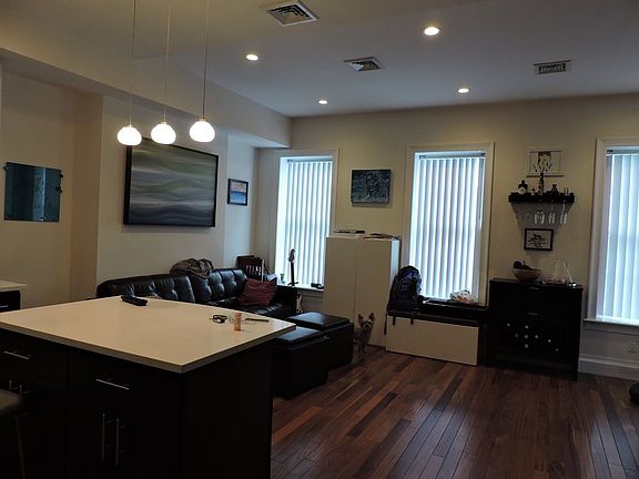 2nd image of 336 10th St #3