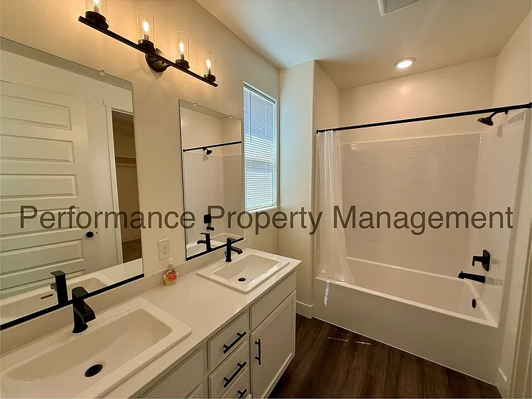 6915 Jewel Cave Ct — Photo 14