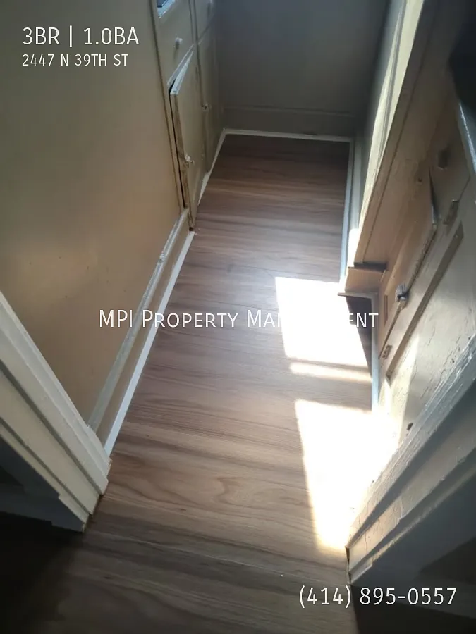 2447 N 39th St 3 Bedroom 1 Bath Upper unit — Photo 4