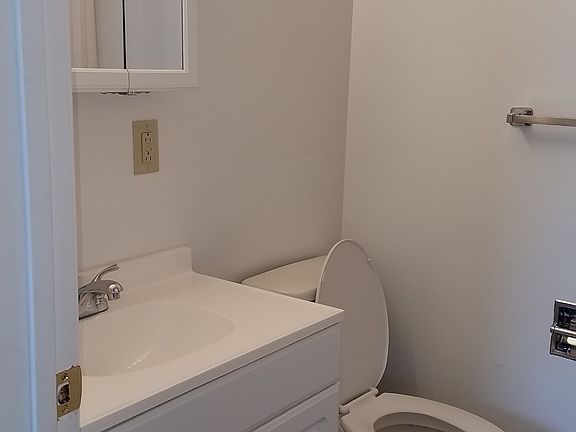 2nd image of 4235 Sussex Dr #4