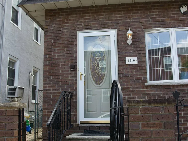 1316 Morris St — Photo 3
