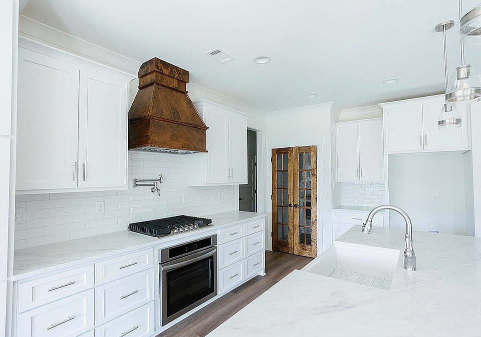 1st image of 103 Andiron Ct