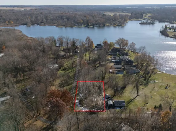 1840 Nichols Rd, Benton Harbor, MI 49022