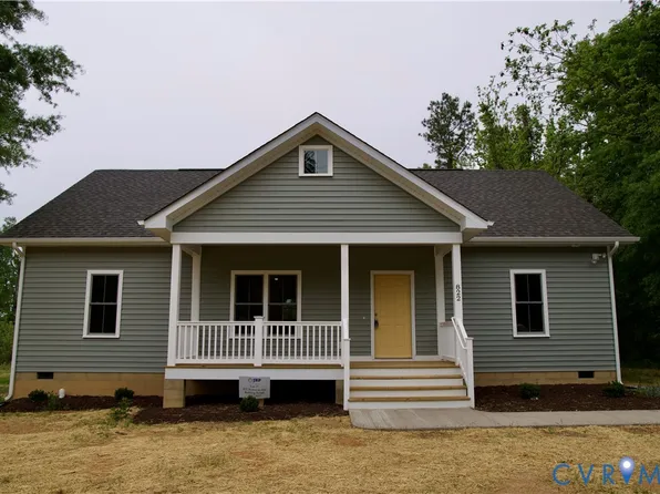 822 Nottoway Ave, Blackstone, VA 23824