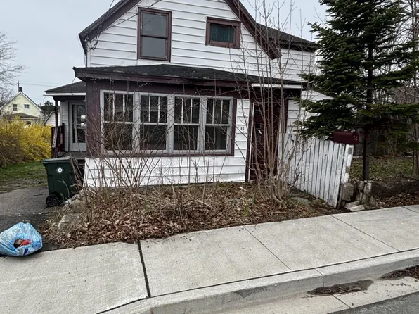 18 Minto St, Cape Breton, NS B2A 2R6