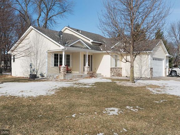 2nd image of 1109 Isanti Pkwy NW