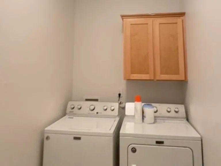 Meadowlawn Pl — Photo 3