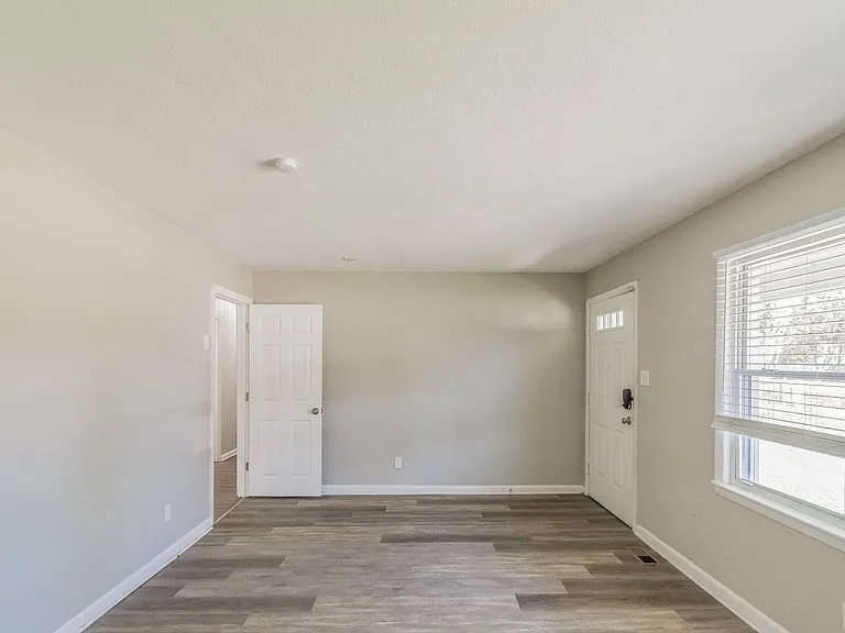 92650_017_living_room_13208515.jpg