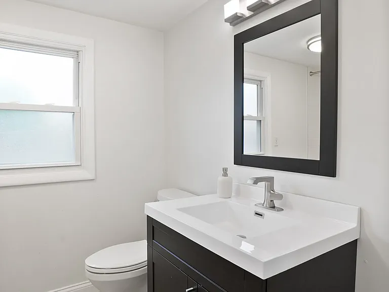 8814 Northcote Ave — Photo 19