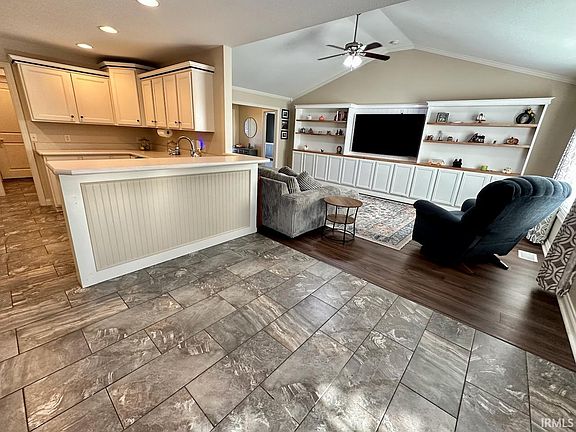 4th image of 1511 N Willowbrook Dr