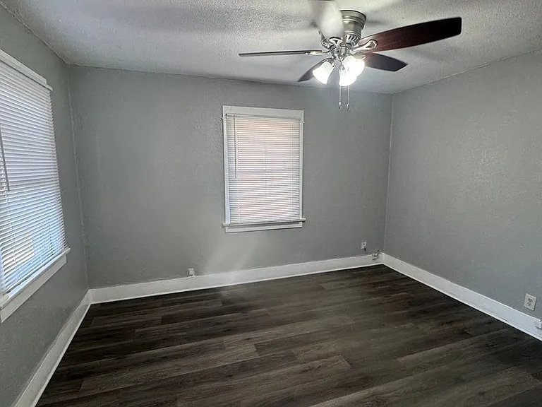 142 W Valencia Dr — Photo 9