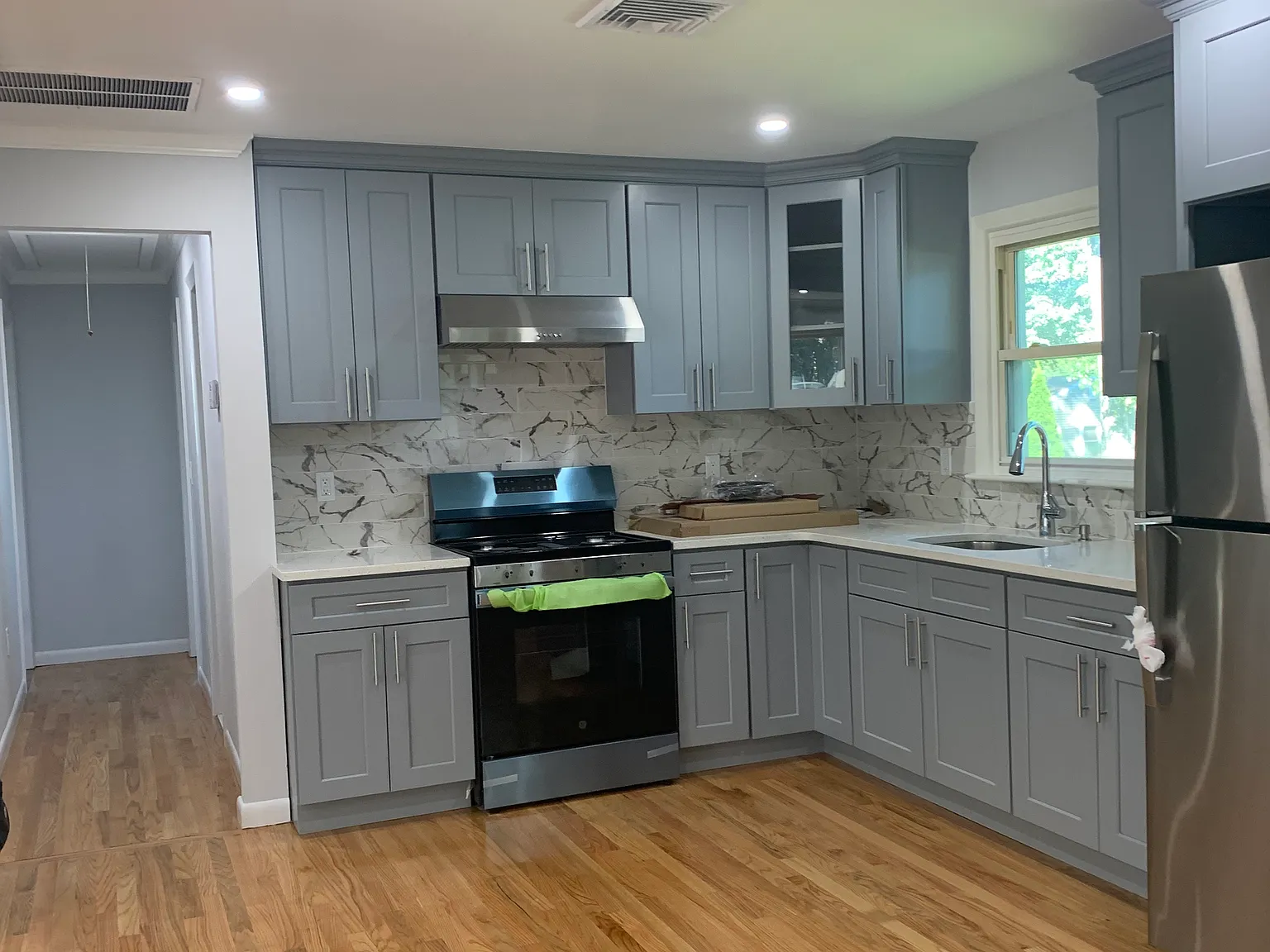 4 bed, 1976 sqft, $3,800 — Photo 4