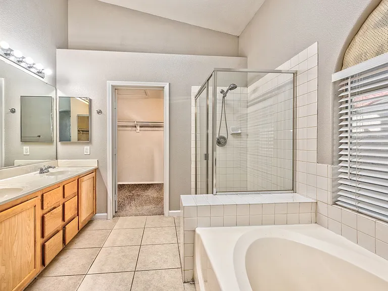 6412 Blacklion Ct — Photo 15