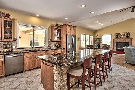 3rd image of 1380 Horseshoe Dr