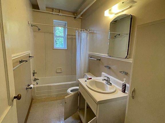 2nd image of 728 Dorsey Ave #2