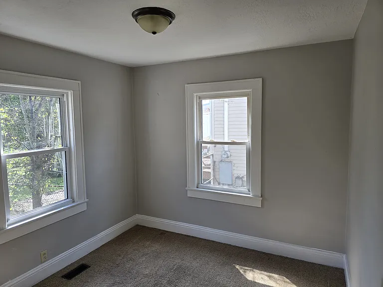 2616 Avondale Ave — Photo 10