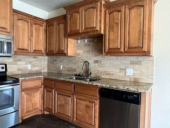 3rd image of 2503 SW A Ave #4