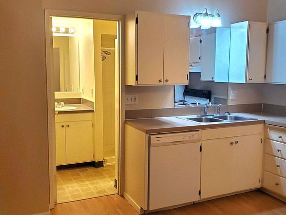 4th image of 3425 S Gunnison St #3425