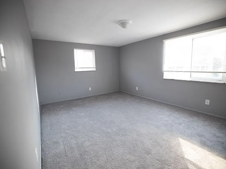 1101 Broadway Ave — Photo 29