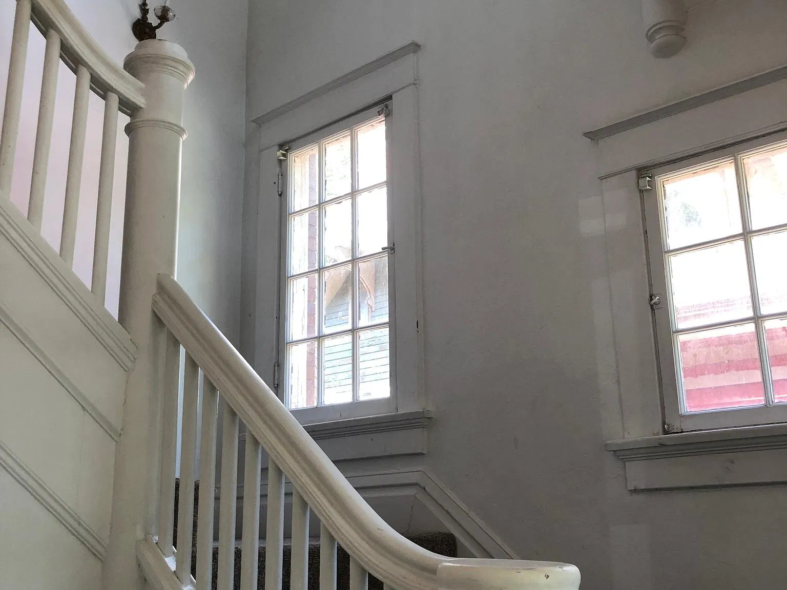 5 bed, 2000 sqft, $2,425 — Photo 2
