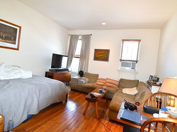 2nd image of 59 W 76th St APT 4D
