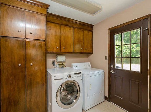 5th image of 4226 Knollcrest Cir S