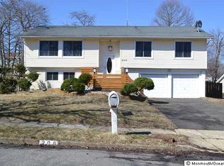206 Villanova Pl, Matawan, NJ 07747