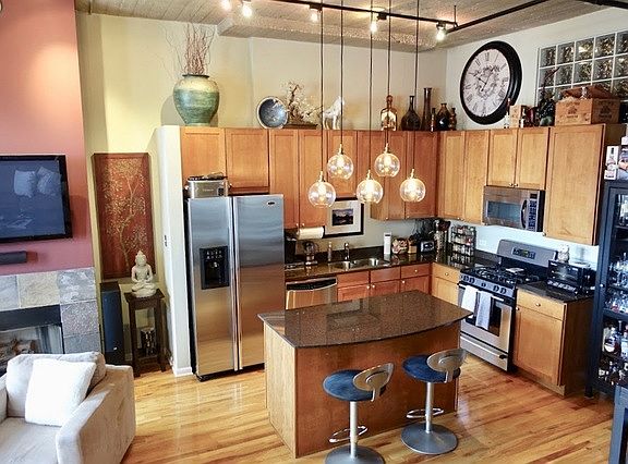 4th image of 758 N Larrabee St APT 723