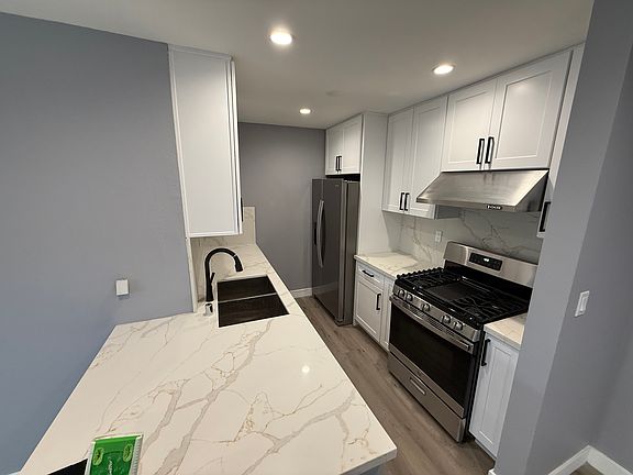 3rd image of 20134 Leadwell St Unit 201