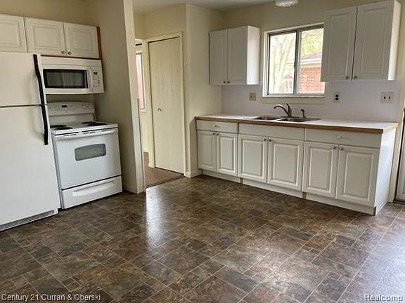 4th image of 1569 Buckingham Ave #1573