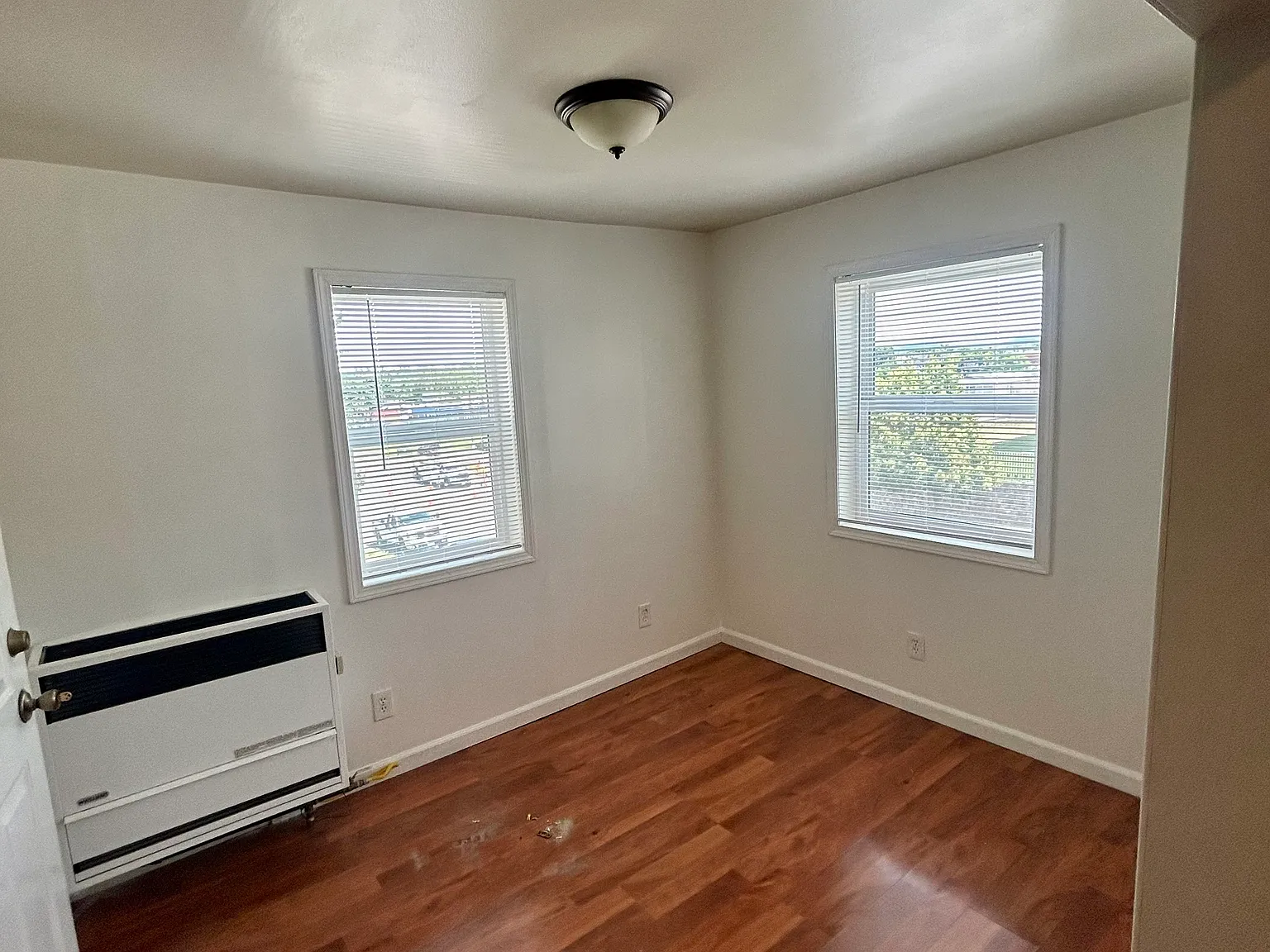604 W Augusta Ave — Photo 3