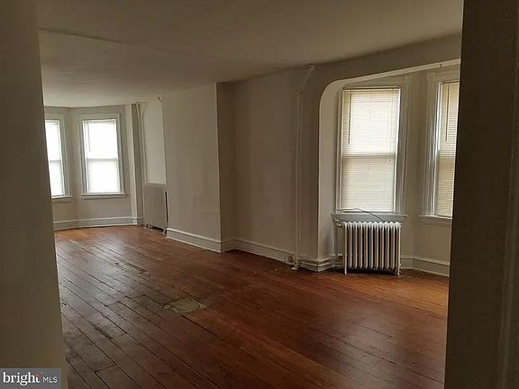 5th image of 902 N Madison St