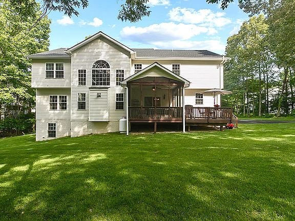 4th image of 23447 Chandler Ct